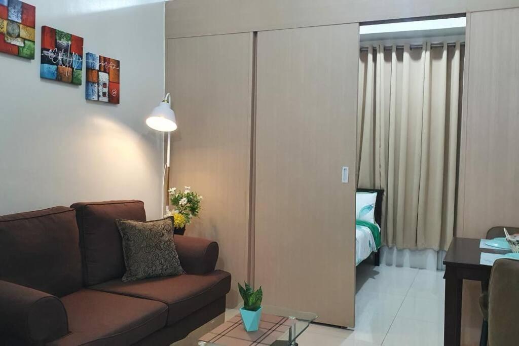 Cherolds Place Lovely 1 Bedroom Condo With Balcony Manilla Buitenkant foto