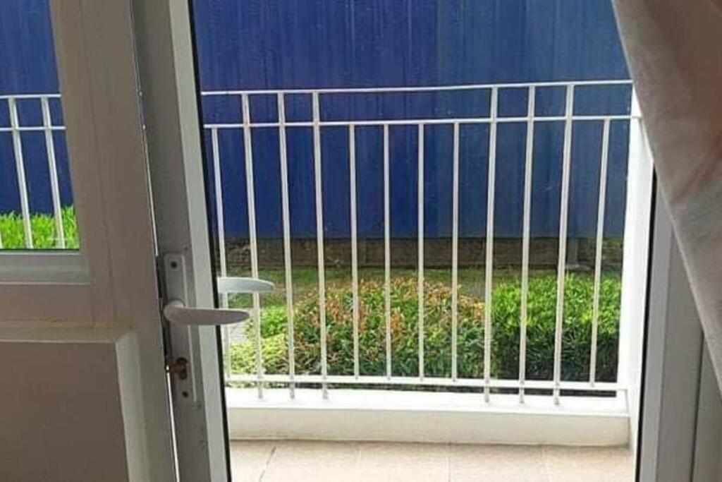 Cherolds Place Lovely 1 Bedroom Condo With Balcony Manilla Buitenkant foto