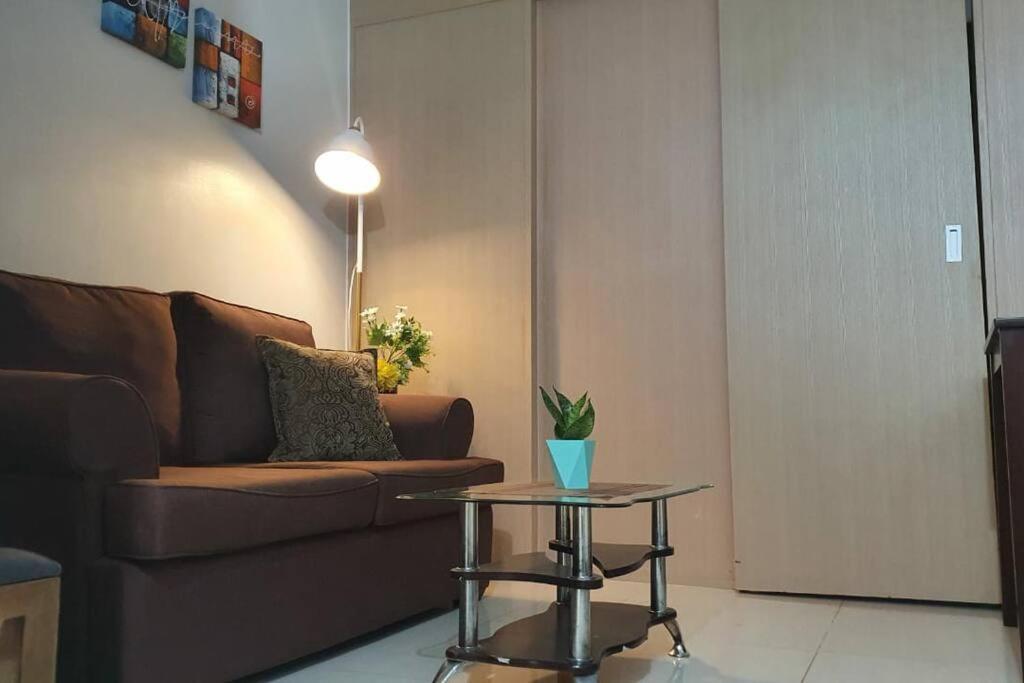 Cherolds Place Lovely 1 Bedroom Condo With Balcony Manilla Buitenkant foto