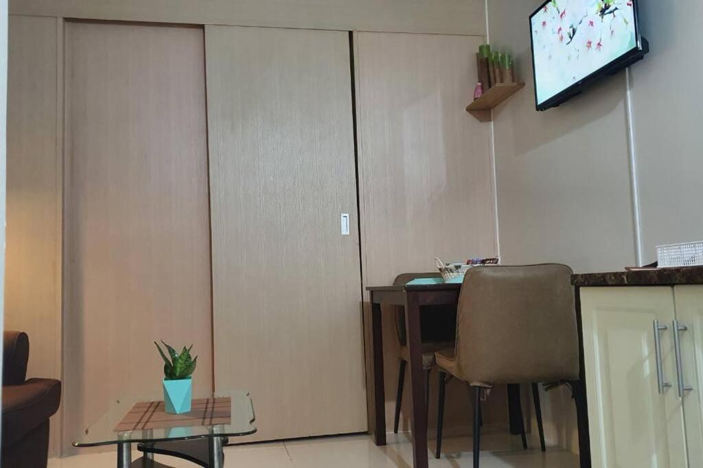 Cherolds Place Lovely 1 Bedroom Condo With Balcony Manilla Buitenkant foto